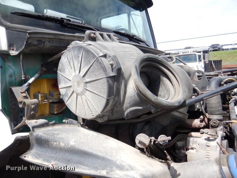 image for item DM1331 1998 Freightliner FL112  semi truck