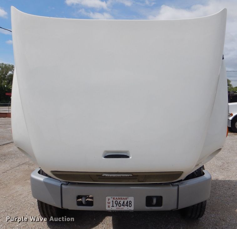 image for item DM1331 1998 Freightliner FL112  semi truck