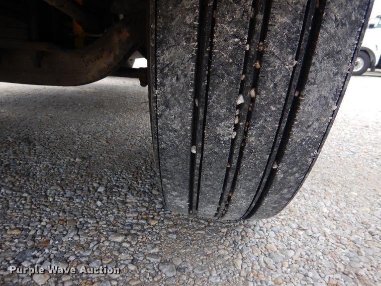 image for item DM1331 1998 Freightliner FL112  semi truck