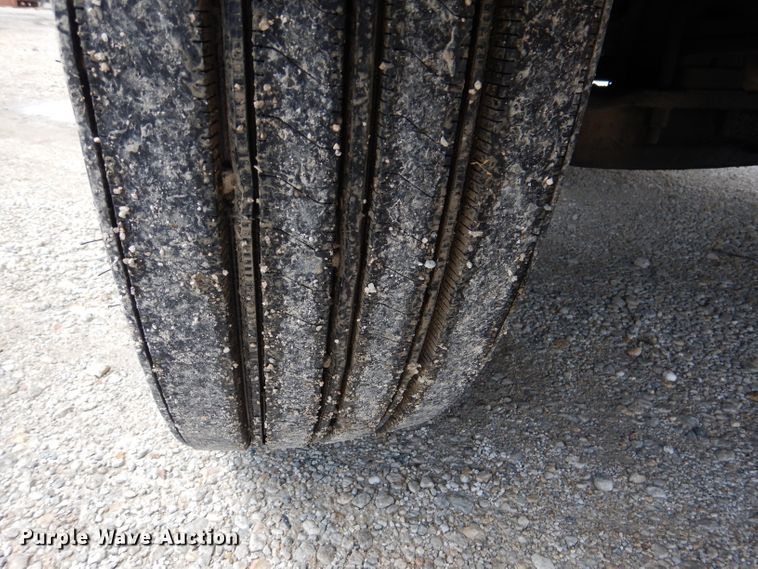 image for item DM1331 1998 Freightliner FL112  semi truck