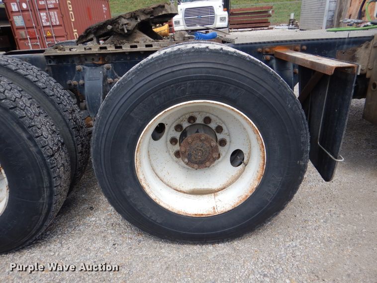 image for item DM1331 1998 Freightliner FL112  semi truck