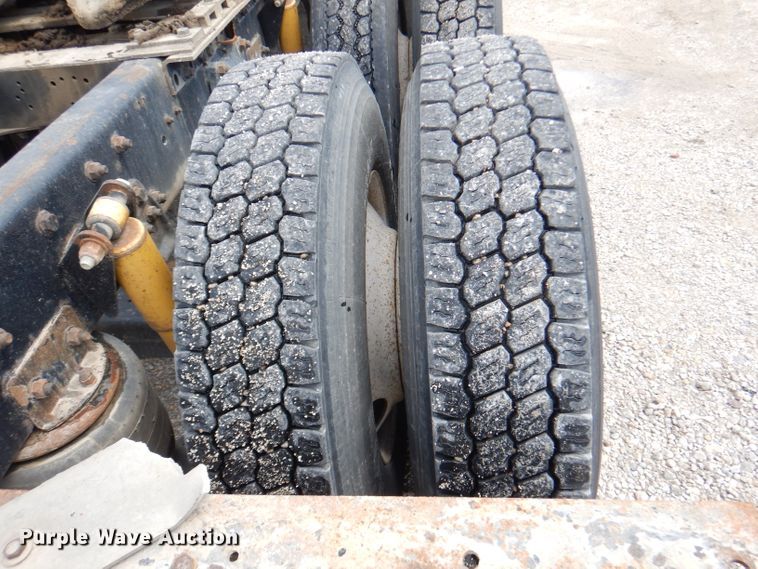 image for item DM1331 1998 Freightliner FL112  semi truck