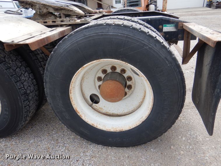 image for item DM1331 1998 Freightliner FL112  semi truck