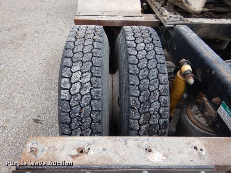 image for item DM1331 1998 Freightliner FL112  semi truck