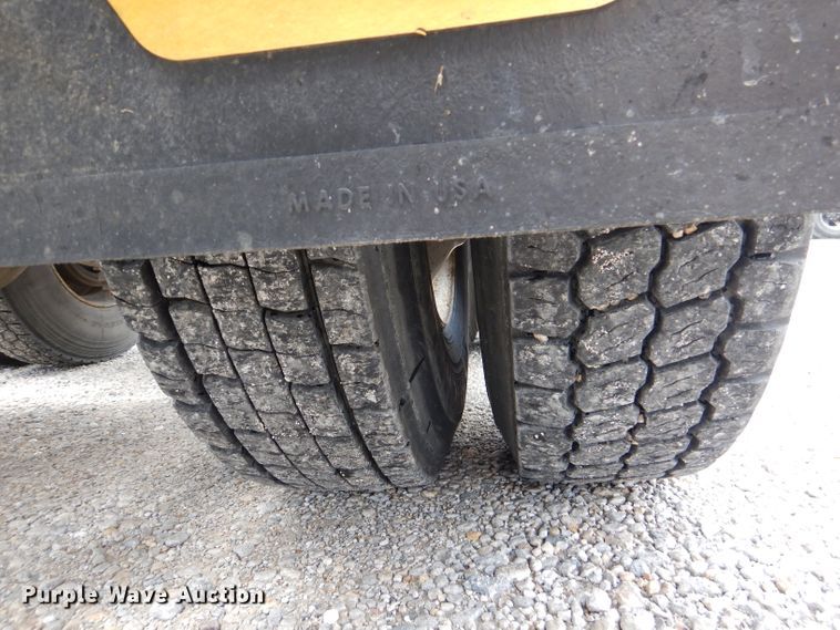 image for item DM1331 1998 Freightliner FL112  semi truck