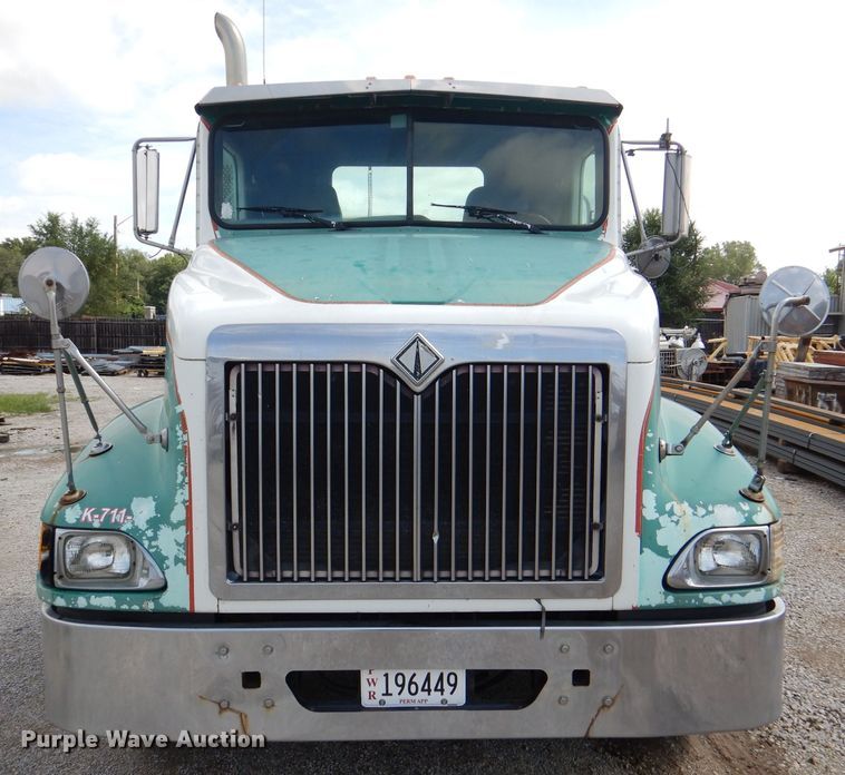 image for item DM1334 1999 International 9100  semi truck