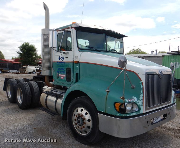 image for item DM1334 1999 International 9100  semi truck