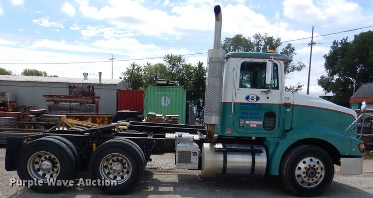 image for item DM1334 1999 International 9100  semi truck