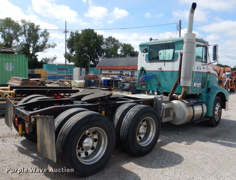 image for item DM1334 1999 International 9100  semi truck