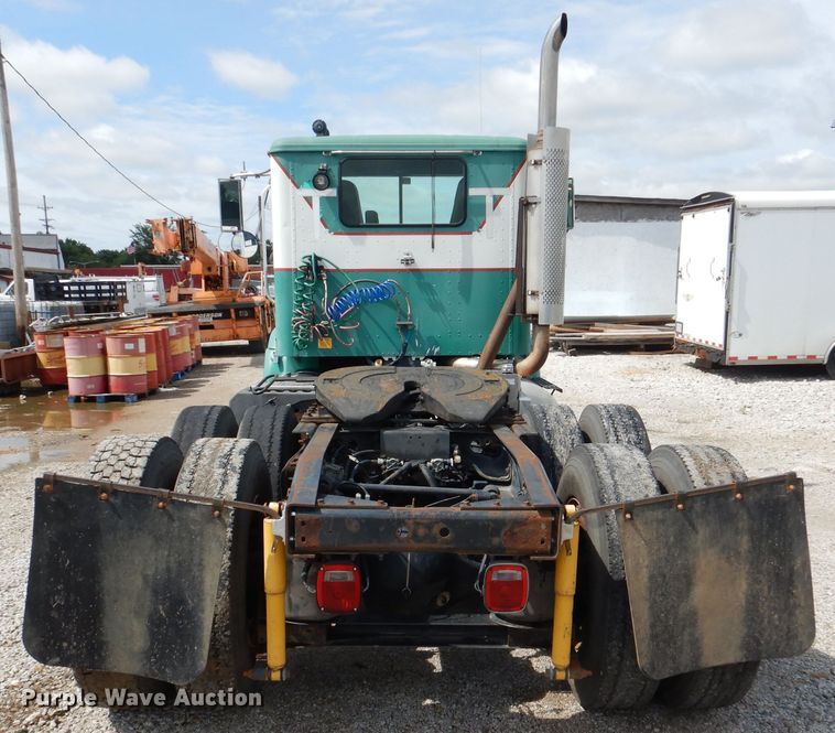 image for item DM1334 1999 International 9100  semi truck