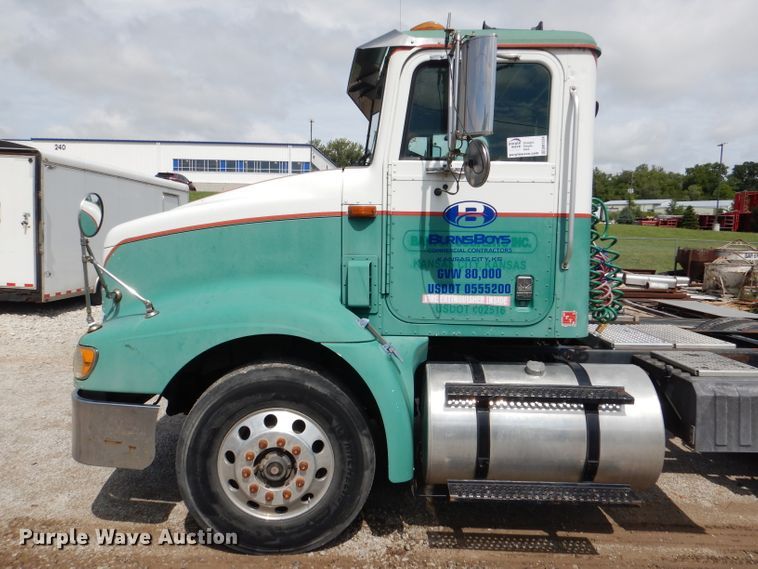 image for item DM1334 1999 International 9100  semi truck