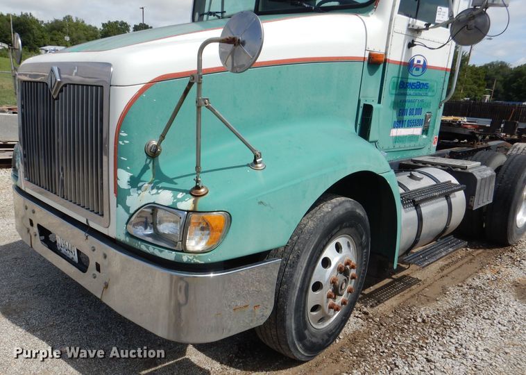 image for item DM1334 1999 International 9100  semi truck