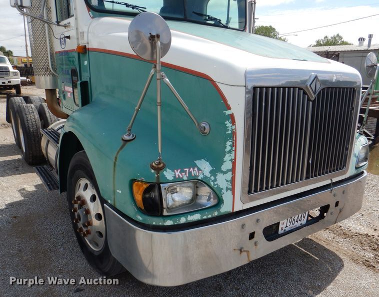 image for item DM1334 1999 International 9100  semi truck