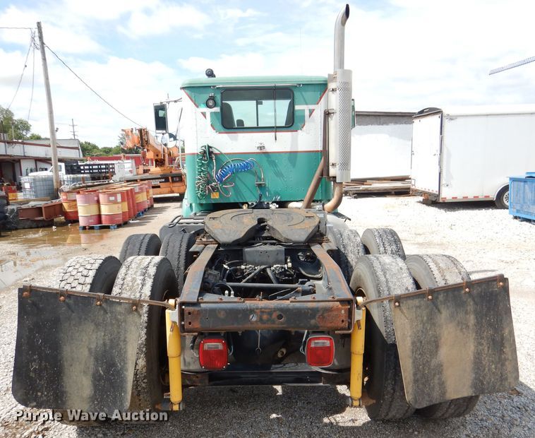 image for item DM1334 1999 International 9100  semi truck