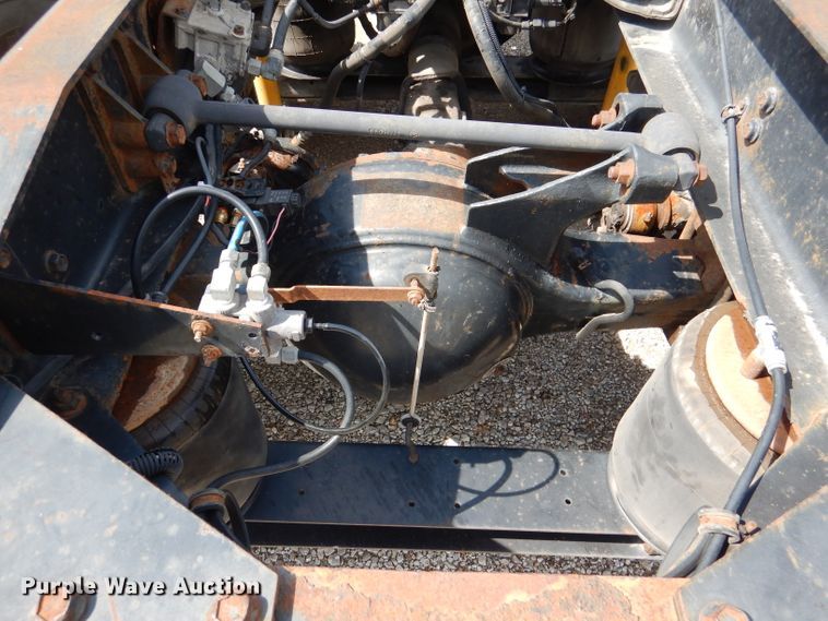 image for item DM1334 1999 International 9100  semi truck