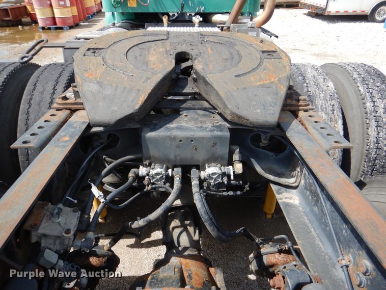 image for item DM1334 1999 International 9100  semi truck