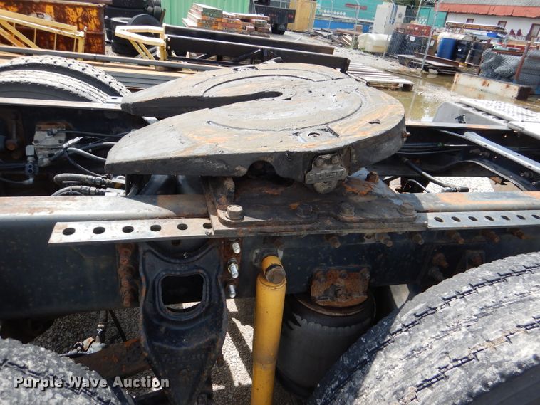 image for item DM1334 1999 International 9100  semi truck