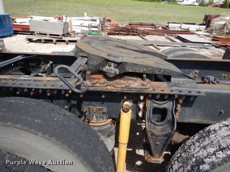 image for item DM1334 1999 International 9100  semi truck