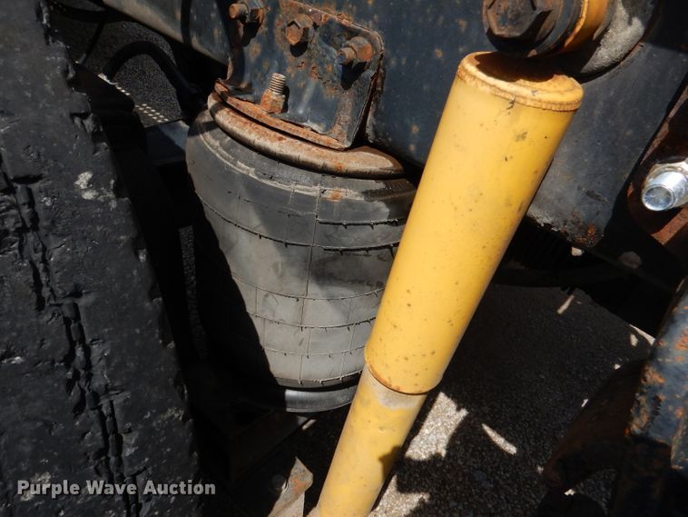 image for item DM1334 1999 International 9100  semi truck