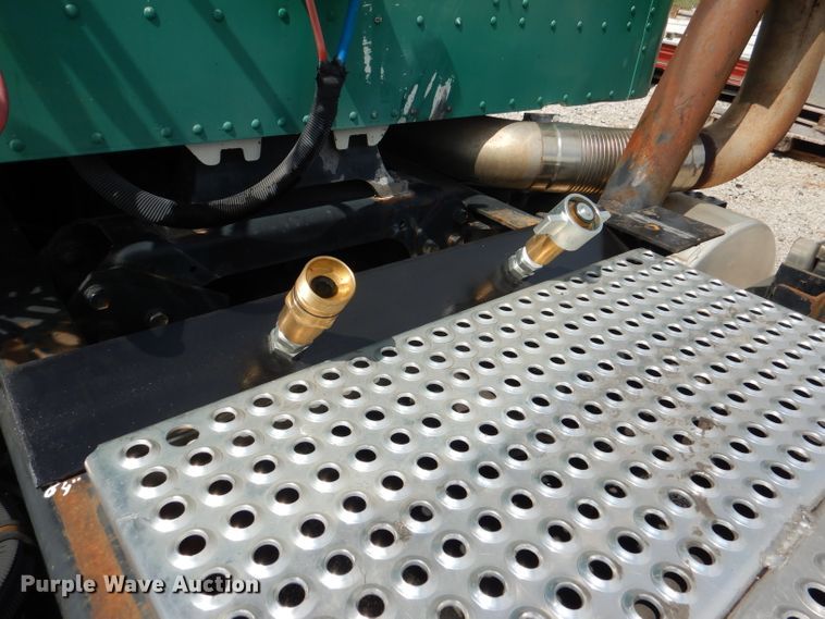 image for item DM1334 1999 International 9100  semi truck