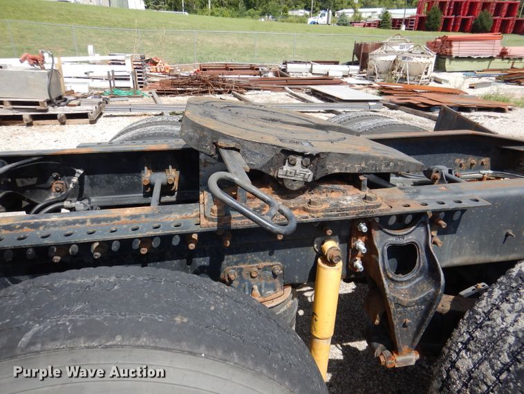 image for item DM1334 1999 International 9100  semi truck