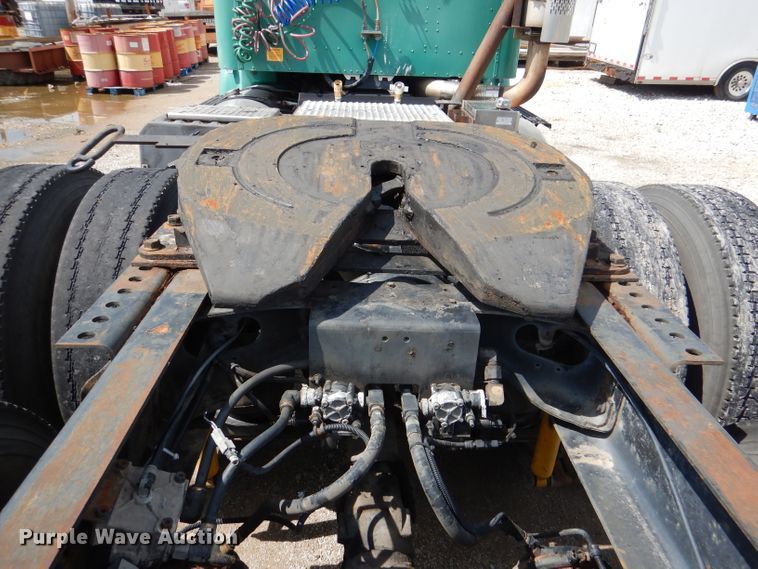 image for item DM1334 1999 International 9100  semi truck