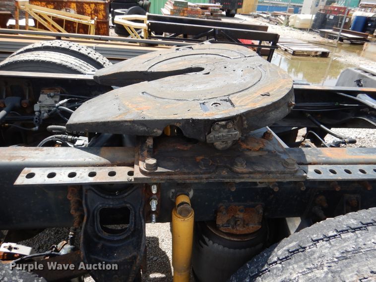 image for item DM1334 1999 International 9100  semi truck