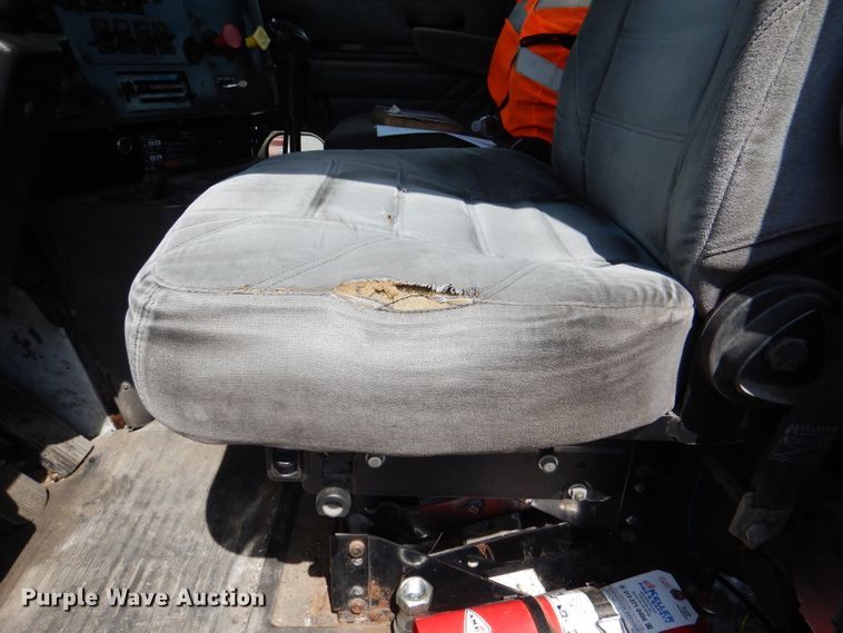 image for item DM1334 1999 International 9100  semi truck