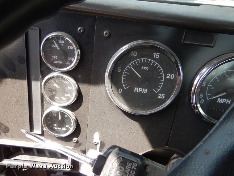 image for item DM1334 1999 International 9100  semi truck