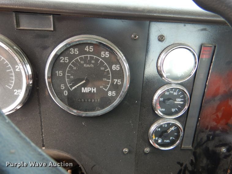 image for item DM1334 1999 International 9100  semi truck