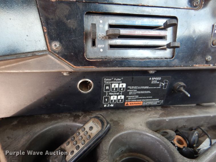 image for item DM1334 1999 International 9100  semi truck