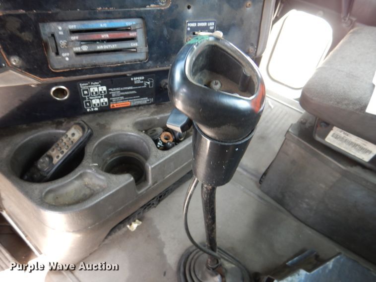 image for item DM1334 1999 International 9100  semi truck