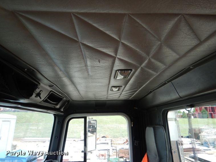 image for item DM1334 1999 International 9100  semi truck