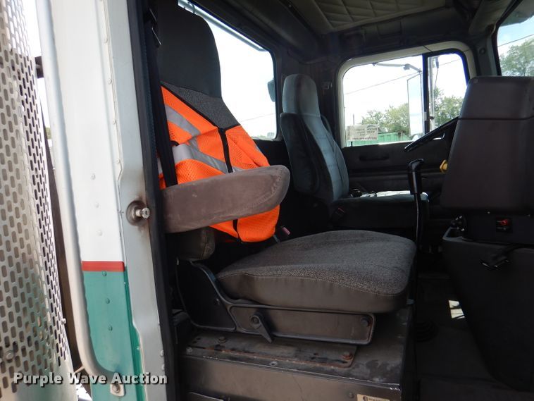 image for item DM1334 1999 International 9100  semi truck