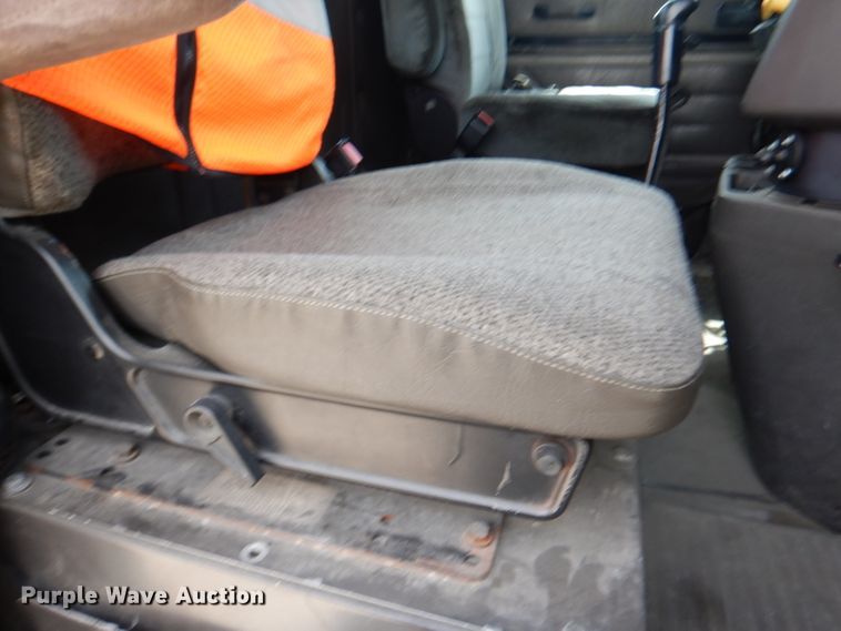 image for item DM1334 1999 International 9100  semi truck