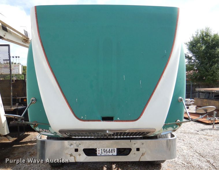 image for item DM1334 1999 International 9100  semi truck