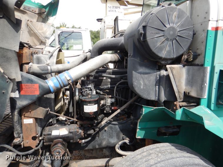 image for item DM1334 1999 International 9100  semi truck