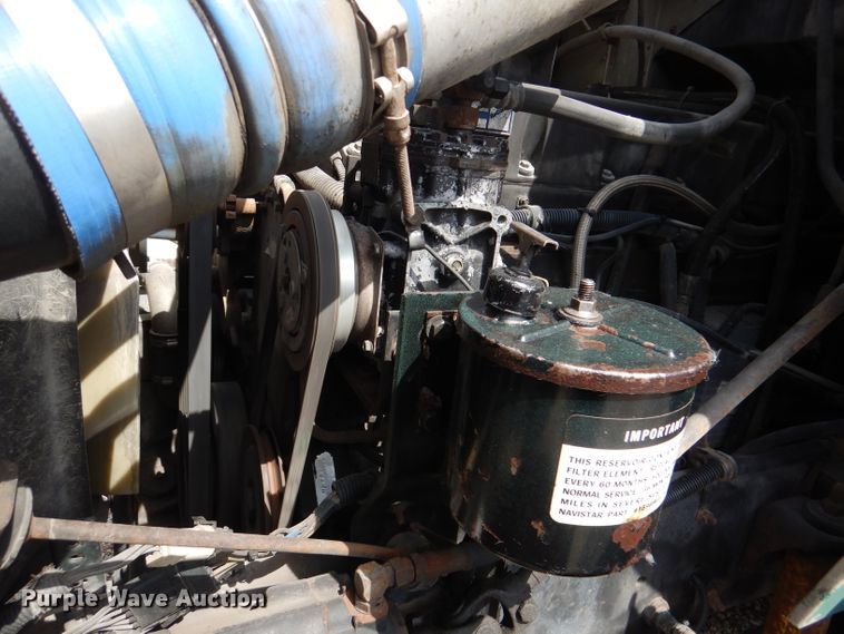 image for item DM1334 1999 International 9100  semi truck