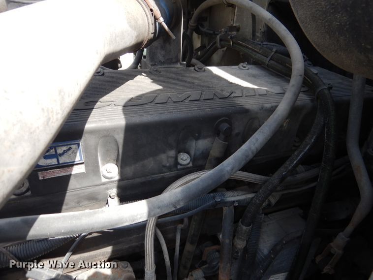 image for item DM1334 1999 International 9100  semi truck