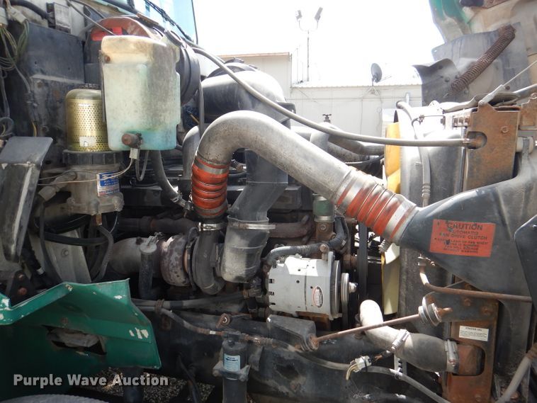 image for item DM1334 1999 International 9100  semi truck