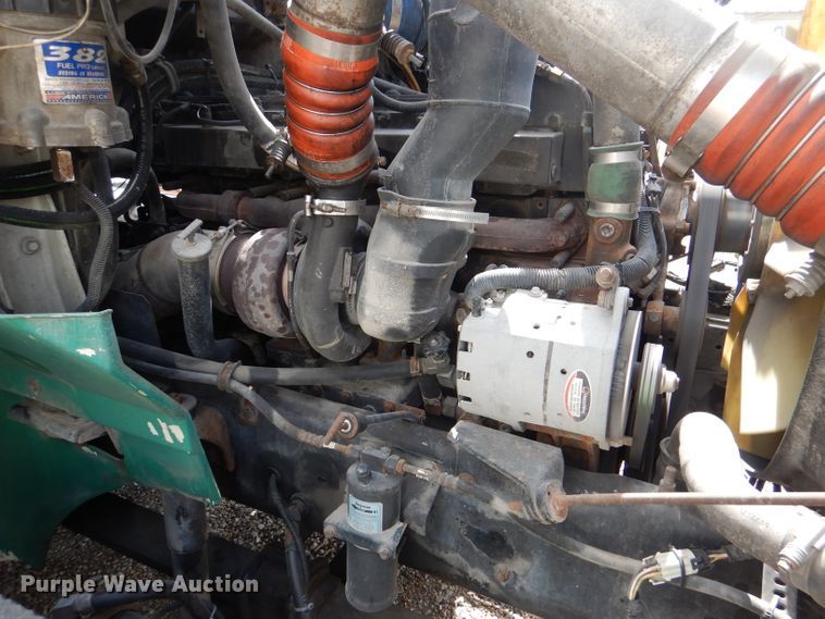 image for item DM1334 1999 International 9100  semi truck