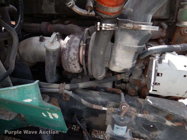 image for item DM1334 1999 International 9100  semi truck