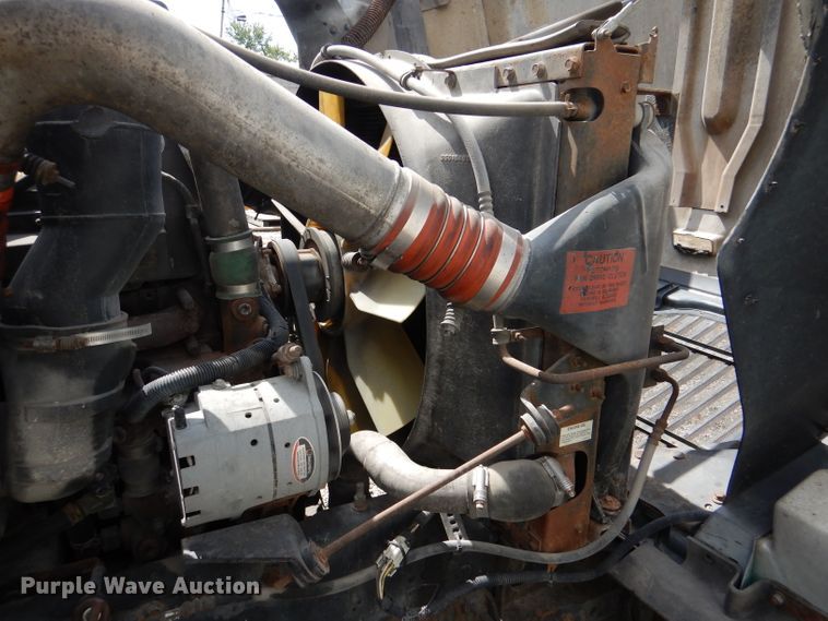 image for item DM1334 1999 International 9100  semi truck