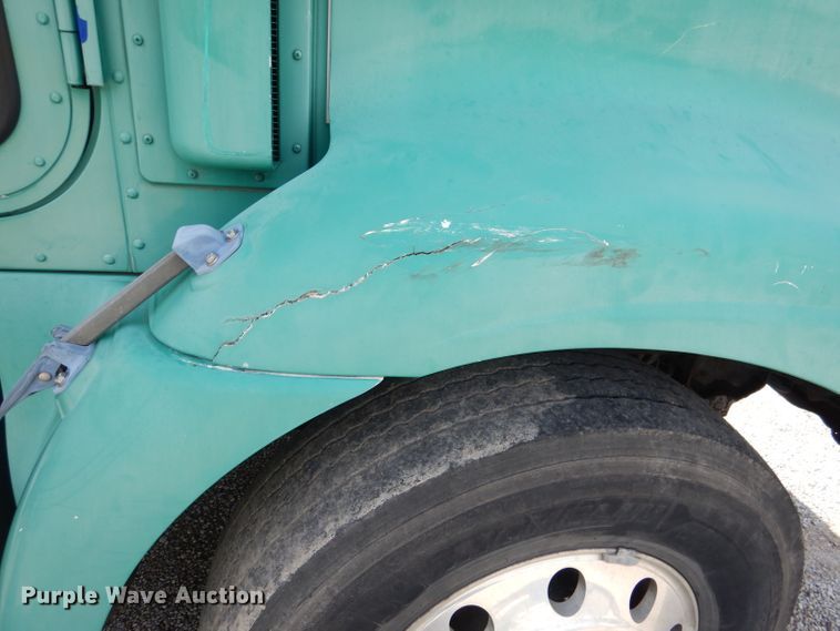 image for item DM1334 1999 International 9100  semi truck