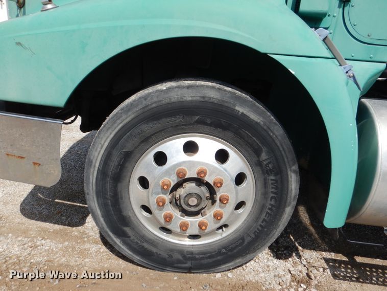 image for item DM1334 1999 International 9100  semi truck