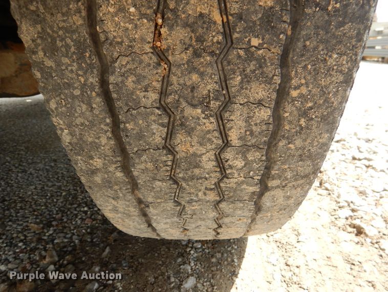 image for item DM1334 1999 International 9100  semi truck