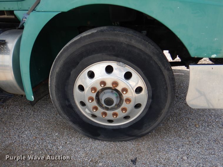 image for item DM1334 1999 International 9100  semi truck