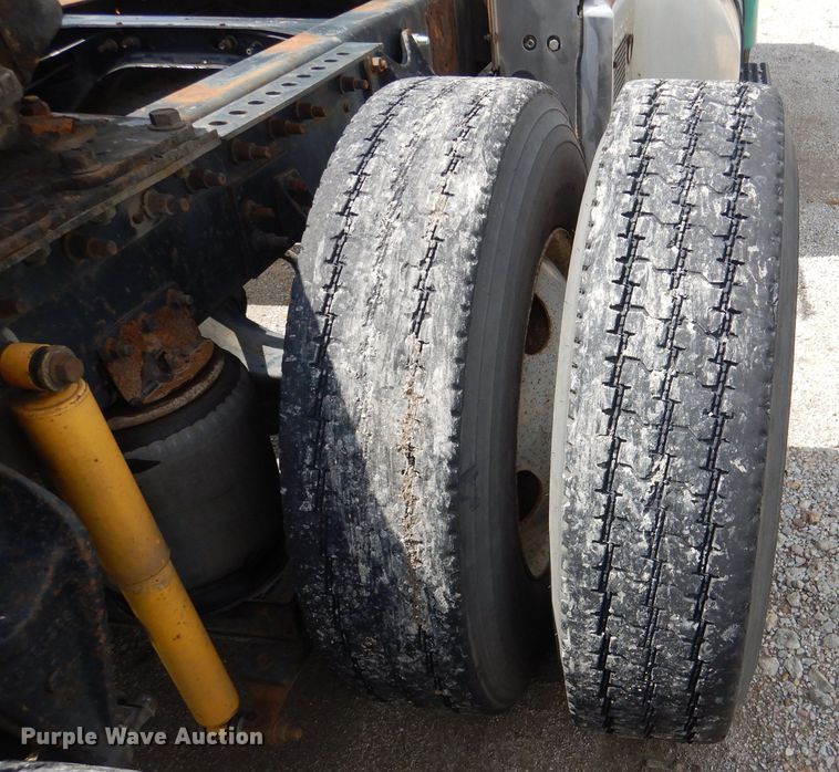 image for item DM1334 1999 International 9100  semi truck