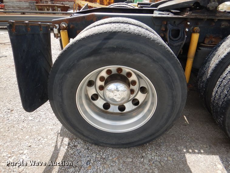 image for item DM1334 1999 International 9100  semi truck