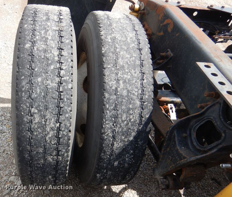 image for item DM1334 1999 International 9100  semi truck